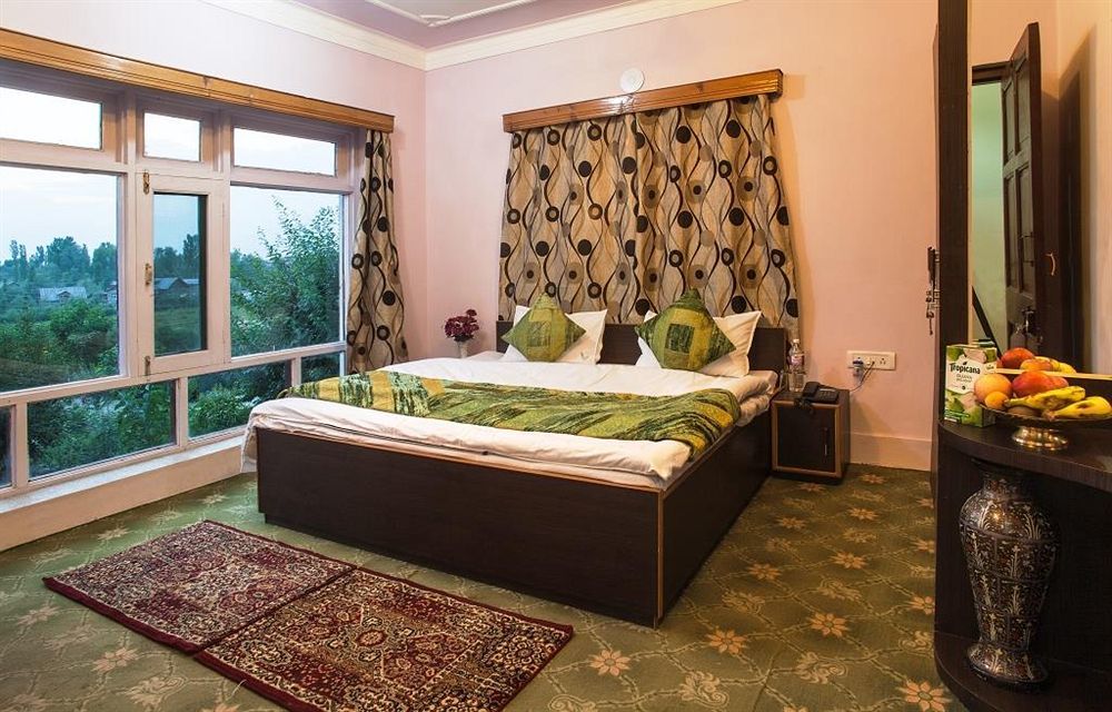 Готель Sheesha Residency Срінагар Екстер'єр фото