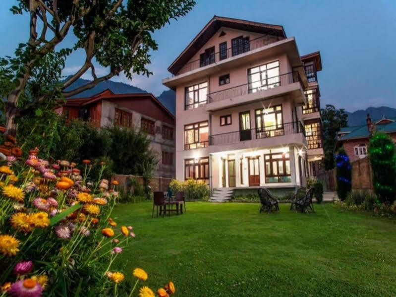 Готель Sheesha Residency Срінагар Екстер'єр фото